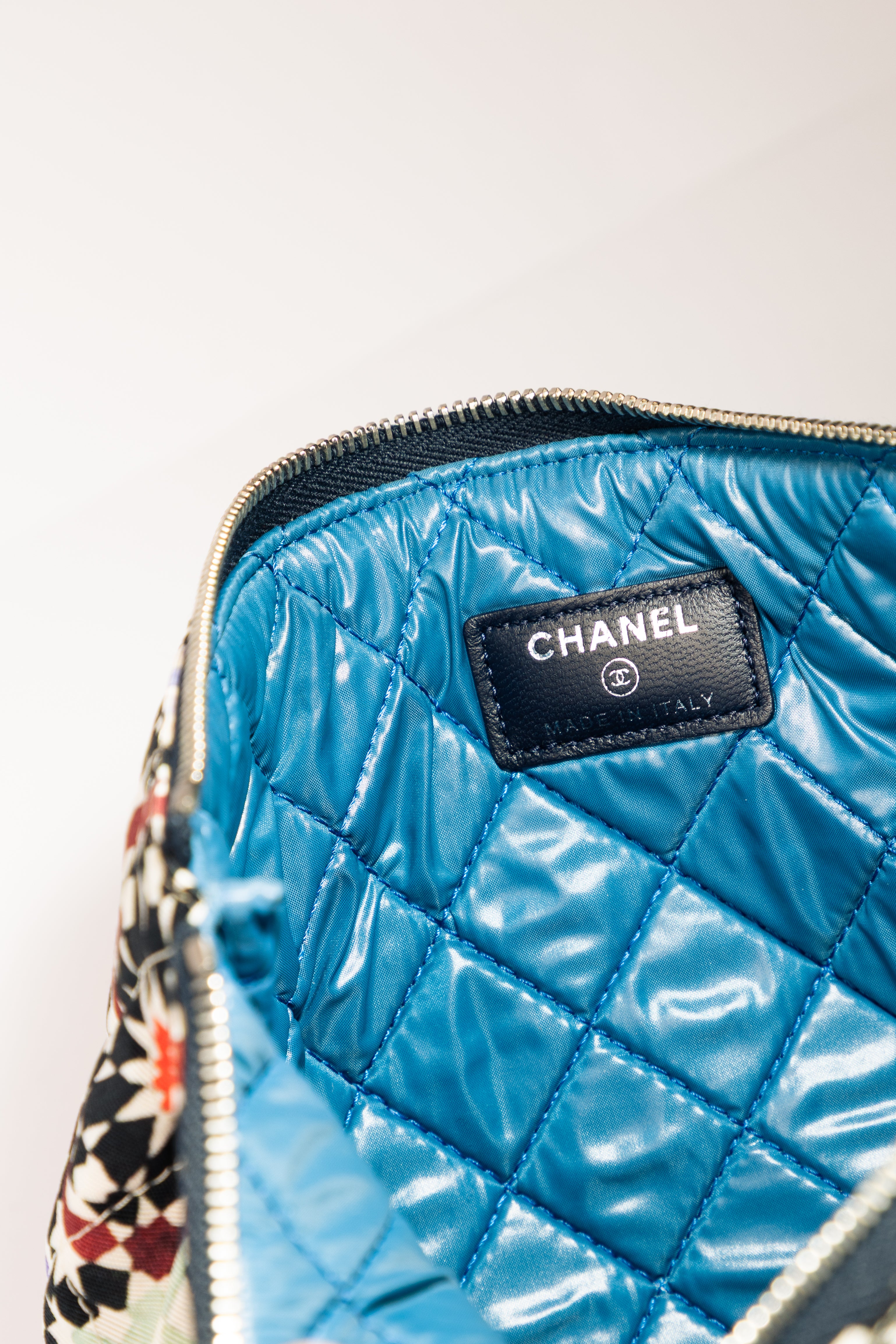 Chanel Pochette in tessuto stampato