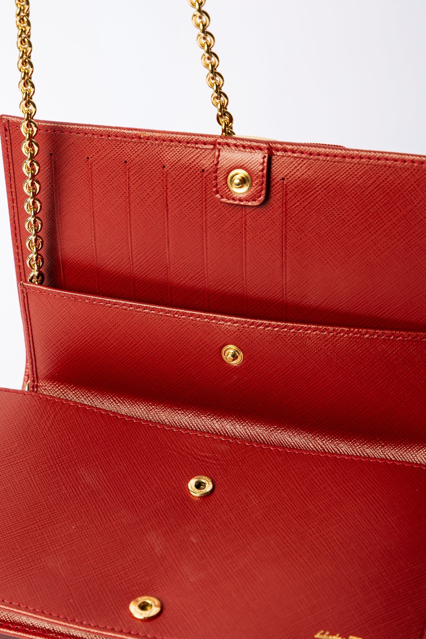 Salvatore Ferragamo – Vara Bow Shoulder Bag / Vara Bow Wallet on Chain (WOC)